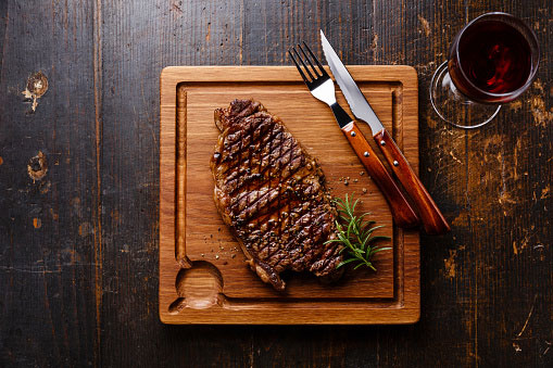 Pairing a Red Wine with the Best Steaks