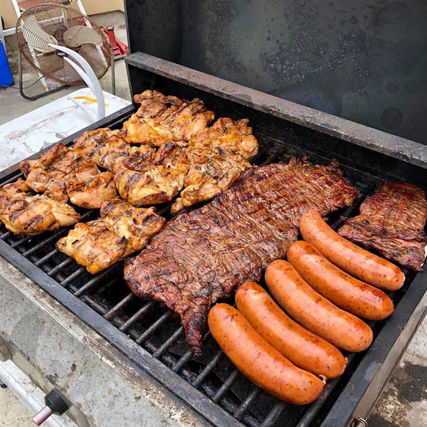 Large skillet of ordered fajitas online and jalapeno and cheese sausage from Chorizo De San Manuel