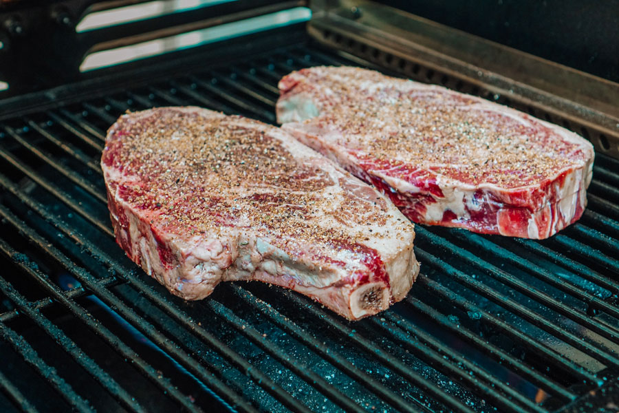 Grill the Best Steaks: Tips to Master Winter Grilling Techniques 1 grilling techniques for the best steaks